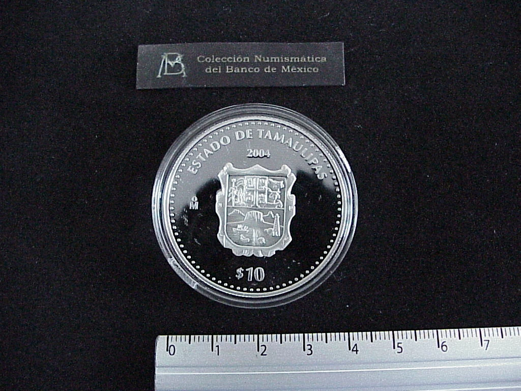 10 Pesos 2004 · Reverso