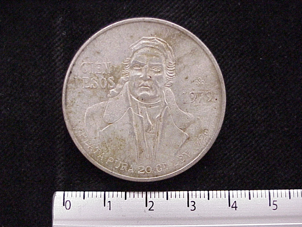 100 Pesos Morelos, Dato en Línea Abajo del Hombro 1979 · Reverso