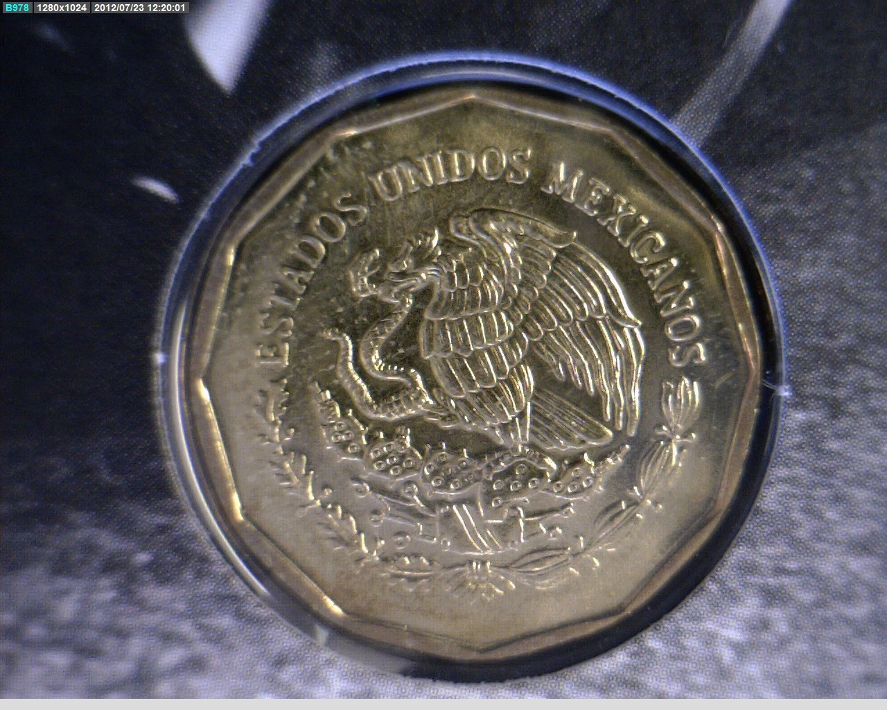 20 Centavos Bronce Aluminio 2003 · Anverso