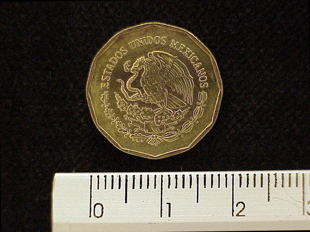 20 Centavos Bronce Aluminio 2005 · Anverso