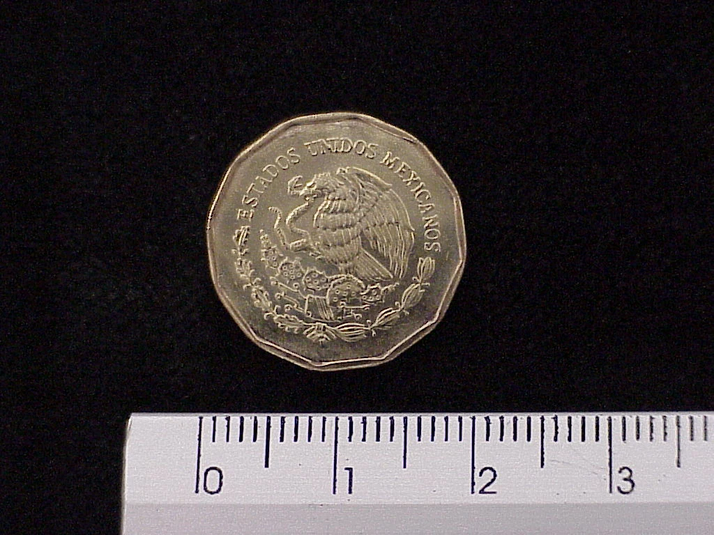 20 Centavos Bronce Aluminio 2006 · Anverso