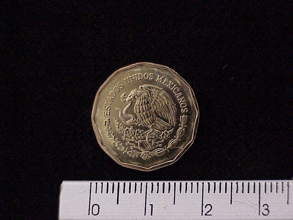 20 Centavos Bronce Aluminio 2007 · Anverso