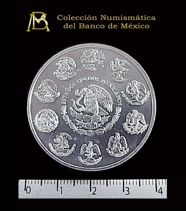 5 Pesos Plata Águila Arpía 2001 · Anverso