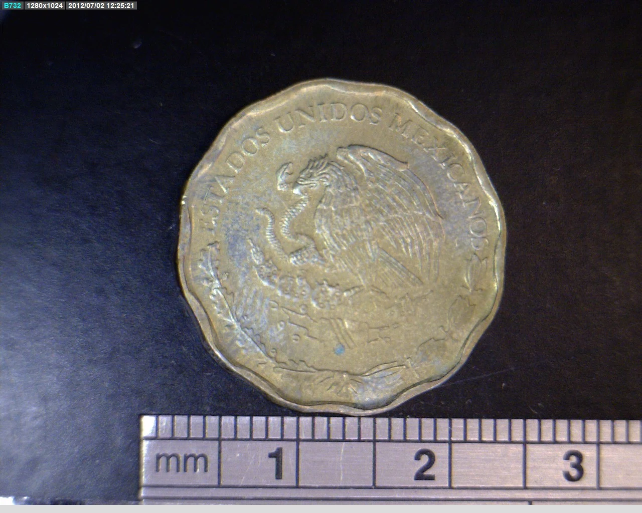 50 Centavos Bronce Aluminio 1999 · Anverso