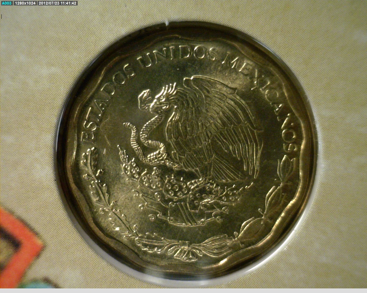 50 Centavos Bronce Aluminio 2000 · Anverso