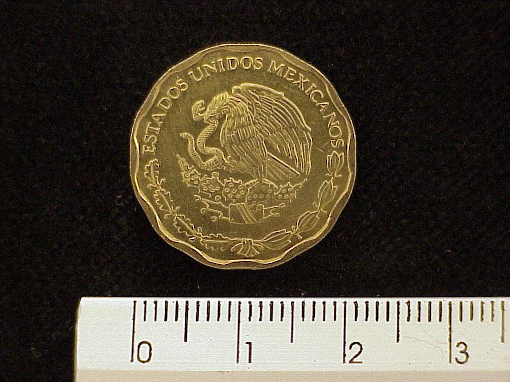 50 Centavos Bronce Aluminio 2005 · Anverso