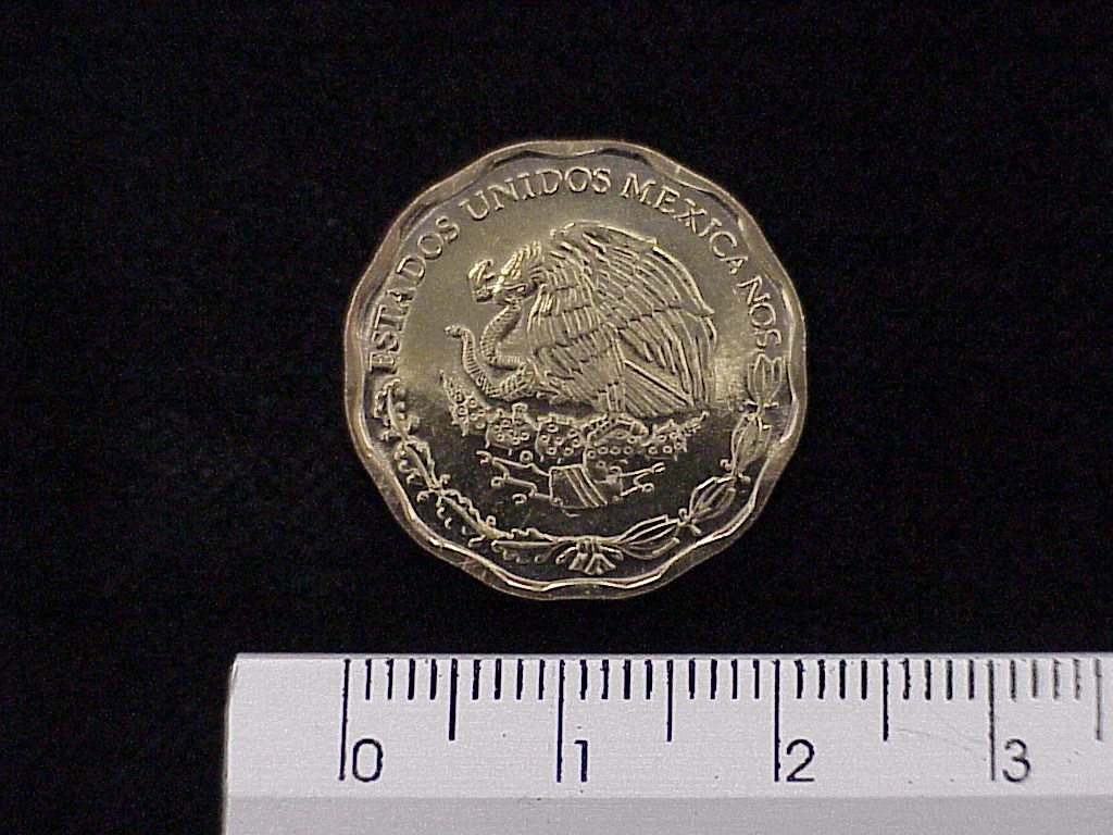 50 Centavos Bronce Aluminio 2006 · Anverso