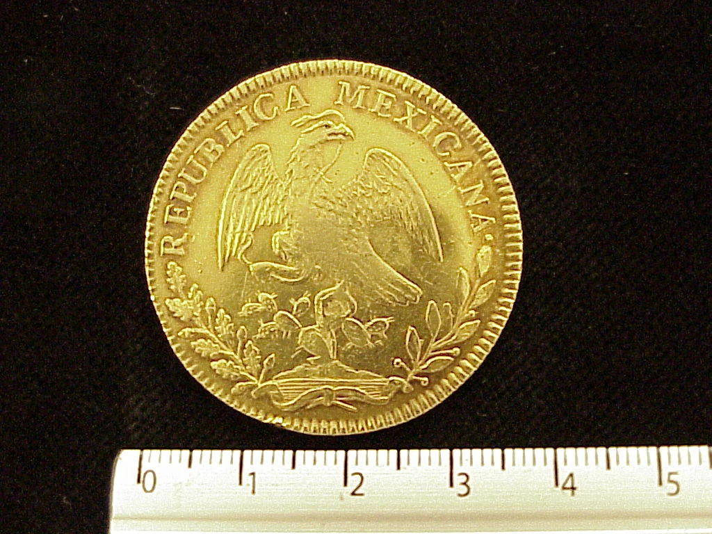 8 Escudos Octaval 1825 · Anverso