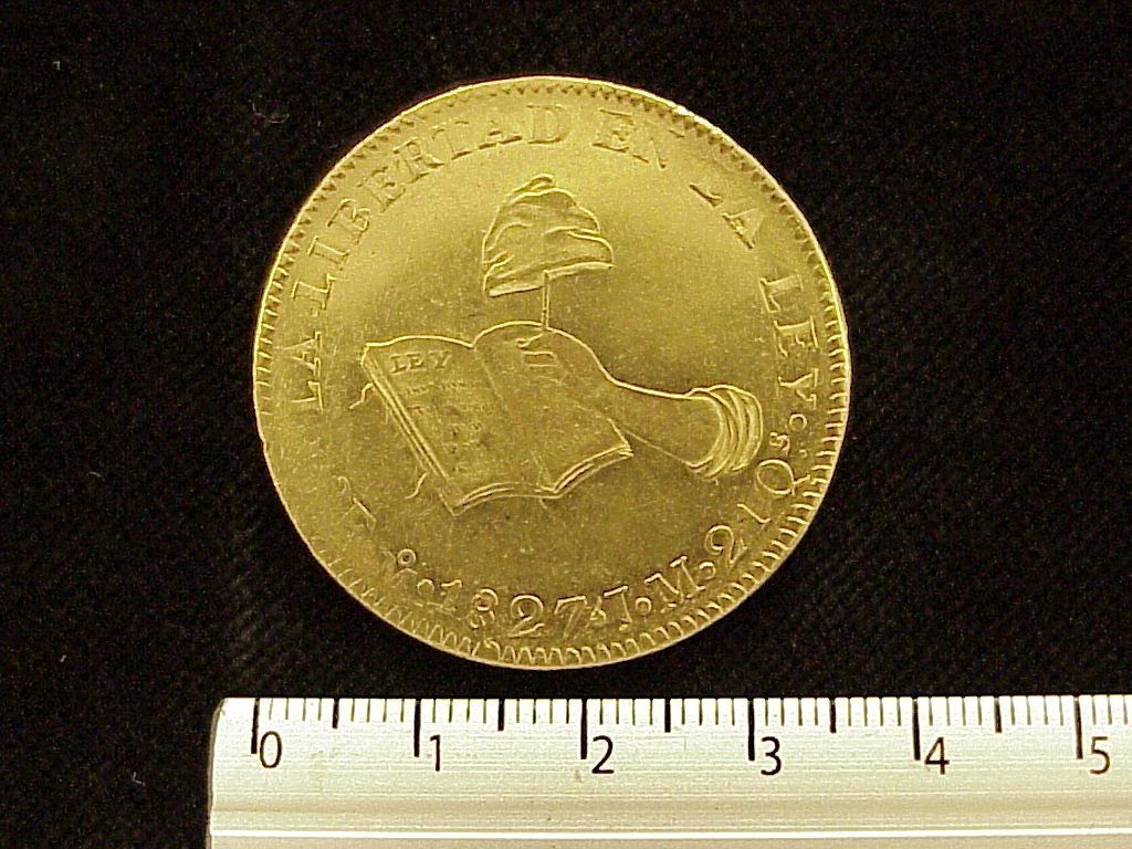 8 Escudos Octaval 1827 · Reverso