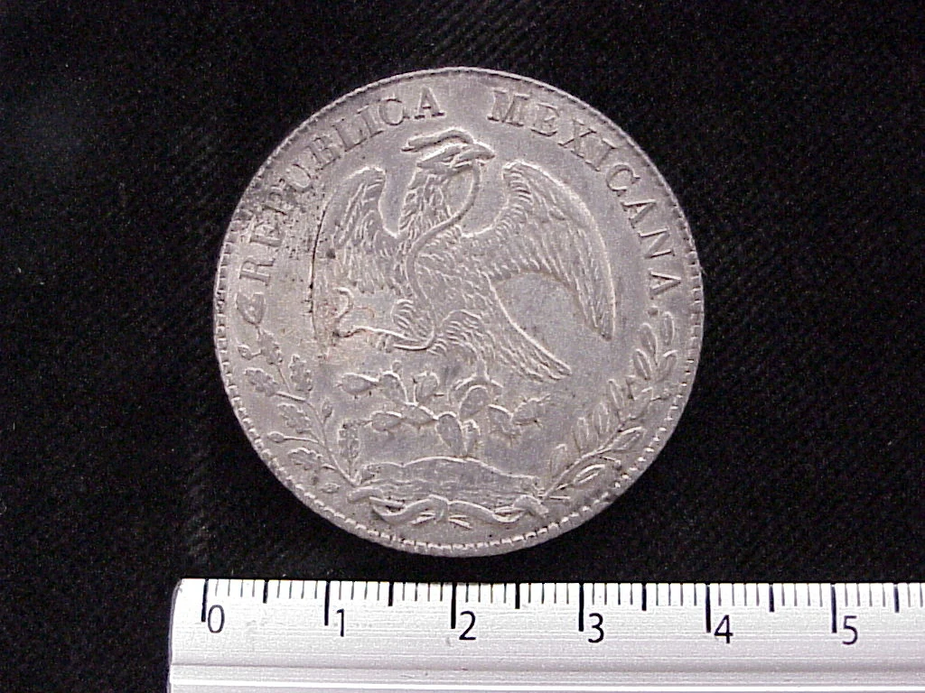 8 Plata 1882 . Inventario Banxico 5734 (anverso)