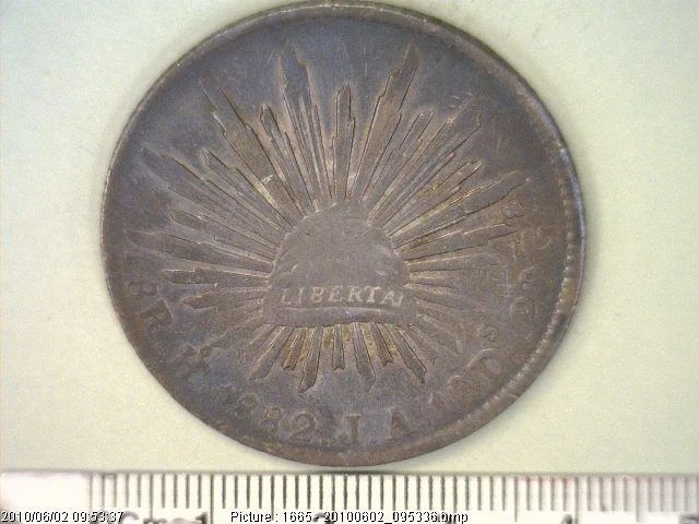 8 Plata 1882 . Inventario Banxico 9200 (reverso)