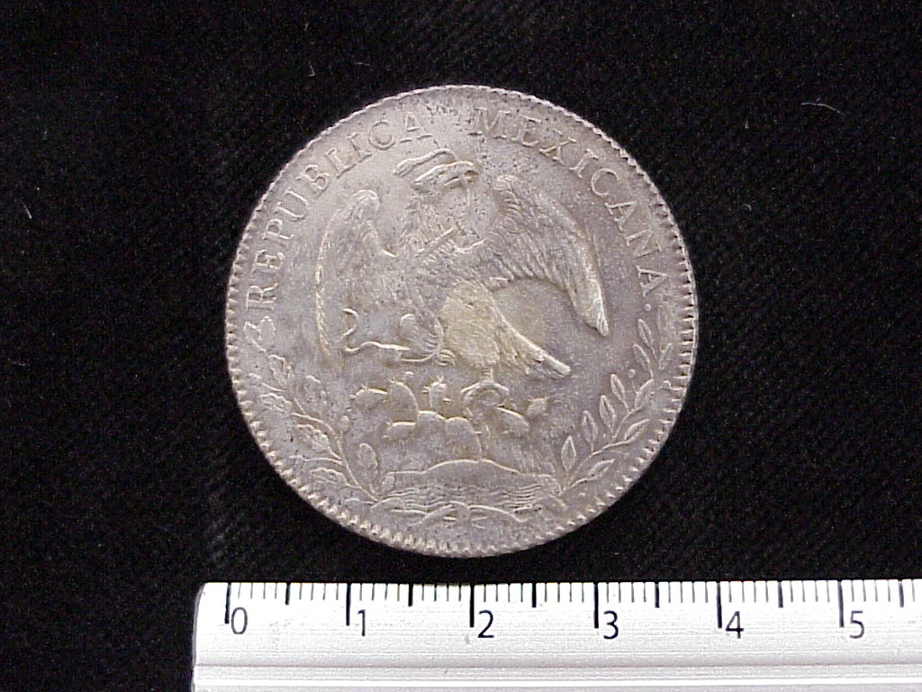 8 Plata 1882 . Inventario Banxico 4421 (anverso)
