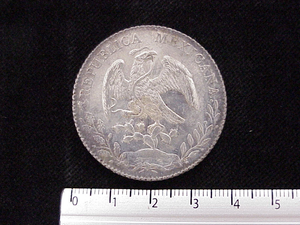 8 Plata 1883 . Inventario Banxico 4424 (anverso)