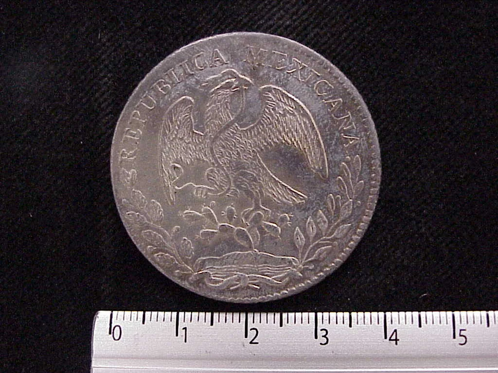 8 Plata 1877 . Inventario Banxico 9420 (anverso)