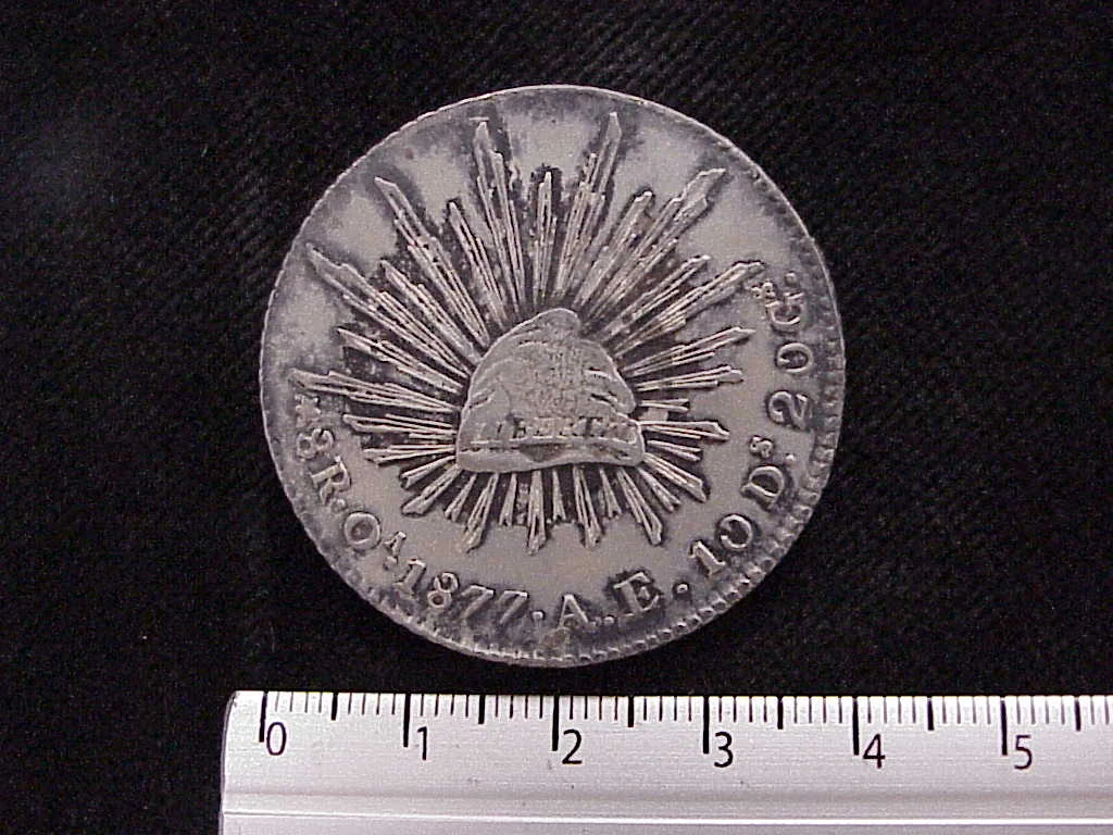 8 Plata 1877 . Inventario Banxico 9420 (reverso)