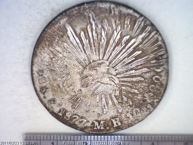 8 Plata 1877 . Inventario Banxico 15226 (reverso)