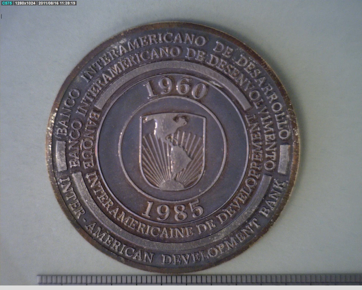Medalla Banco Interamericano de Desarrollo (1985) (anverso)
