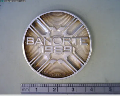 Medalla Banorte 4 Años. Exhibidor de Acrílico (1989)