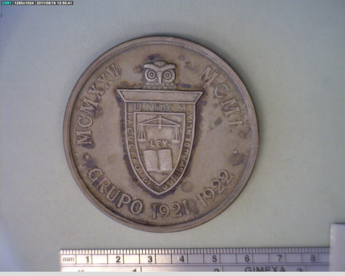 Medalla Facultad de Jurisprudencia (1950) (anverso)