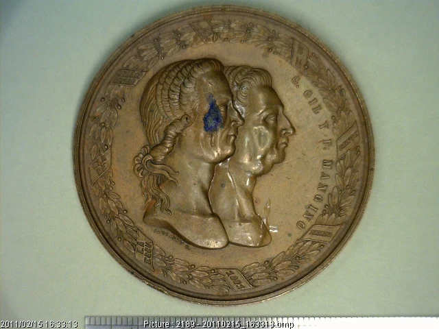 Medalla Gerónimo A. Gil y Fernando Mangino. La Escuela de Bella (1881) (anverso)