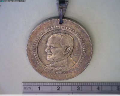 Medalla Juan Pablo II (1990)