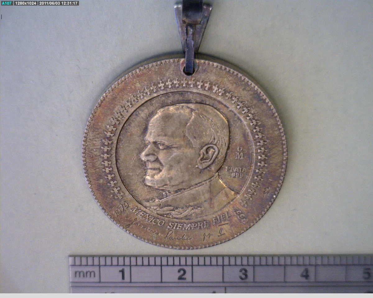 Medalla Juan Pablo II (1990) (anverso)