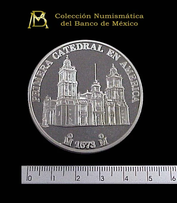 Medalla Navidad. Catedral Metropolitana (2004) (anverso)