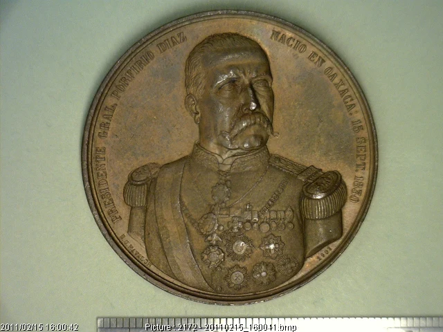 Medalla Porfirio Díaz. Homenaje (1902) (anverso)