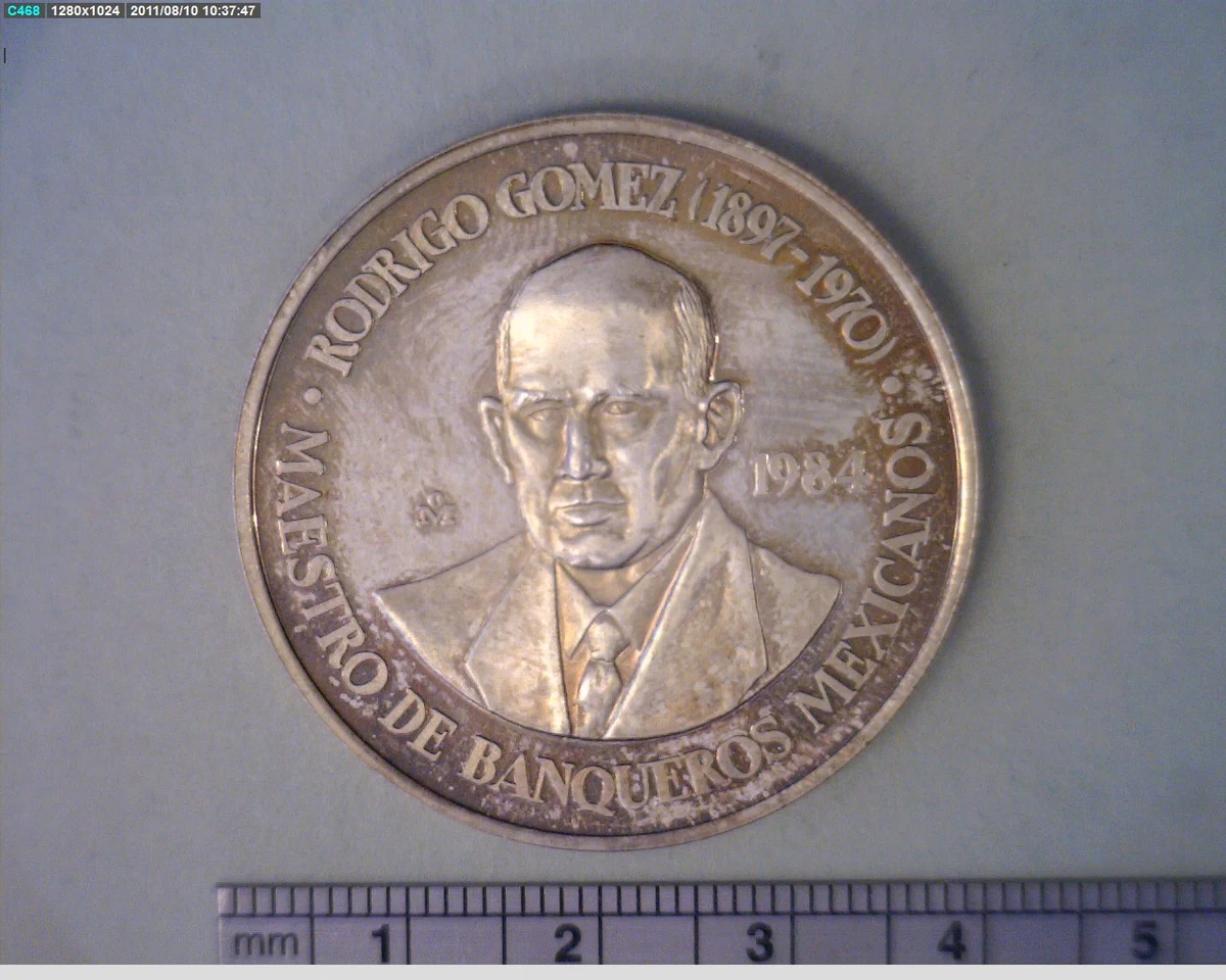 Medalla Rodrigo Gómez. Sociedad Numismática de México (1984) (anverso)