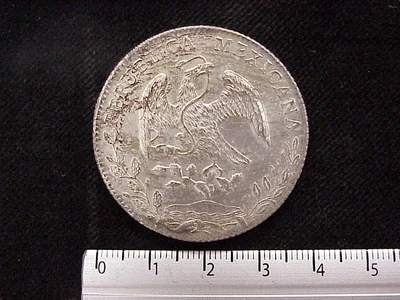 8 Plata 1883 . Inventario Banxico 10335 (anverso)