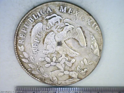 8 Plata 1877 . Inventario Banxico 15226 (anverso)