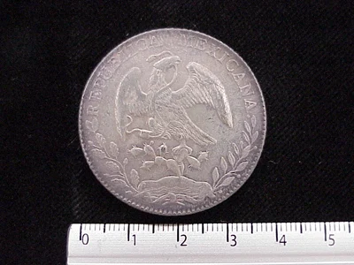 8 Plata 1877 . Inventario Banxico 4403 (anverso)