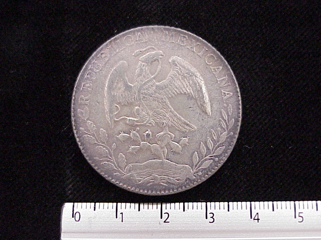 8 Plata 1877 . Inventario Banxico 4403 (anverso)
