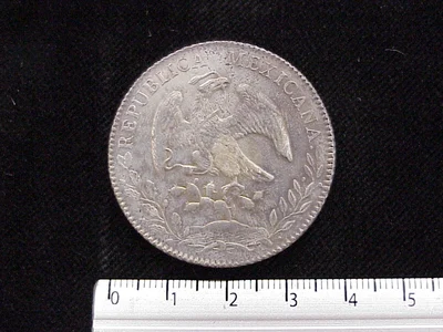 8 Plata 1882 . Inventario Banxico 4421 (anverso)