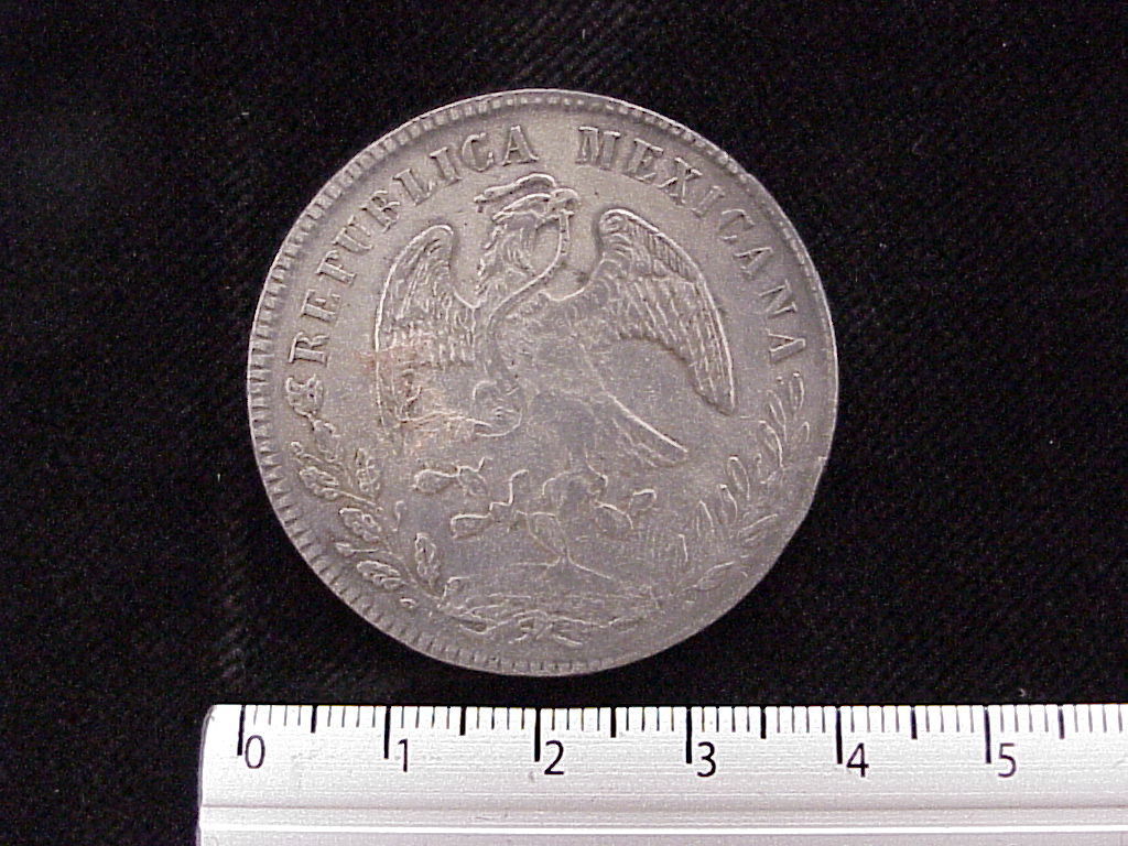 8 Plata 1877 . Inventario Banxico 5717 (anverso)