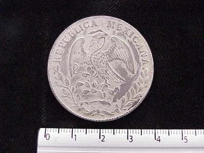 8 Plata 1883 . Inventario Banxico 5737 (anverso)