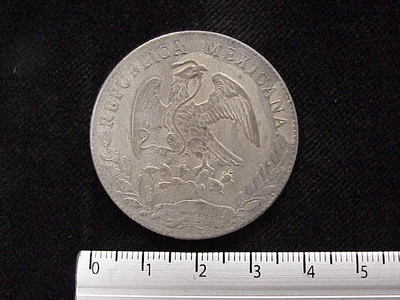 8 Plata 1876 . Inventario Banxico 6001 (anverso)