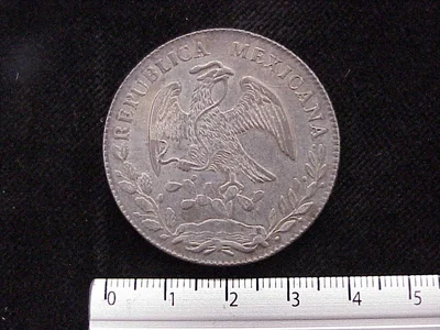 8 Plata 1881 . Inventario Banxico 6582 (anverso)