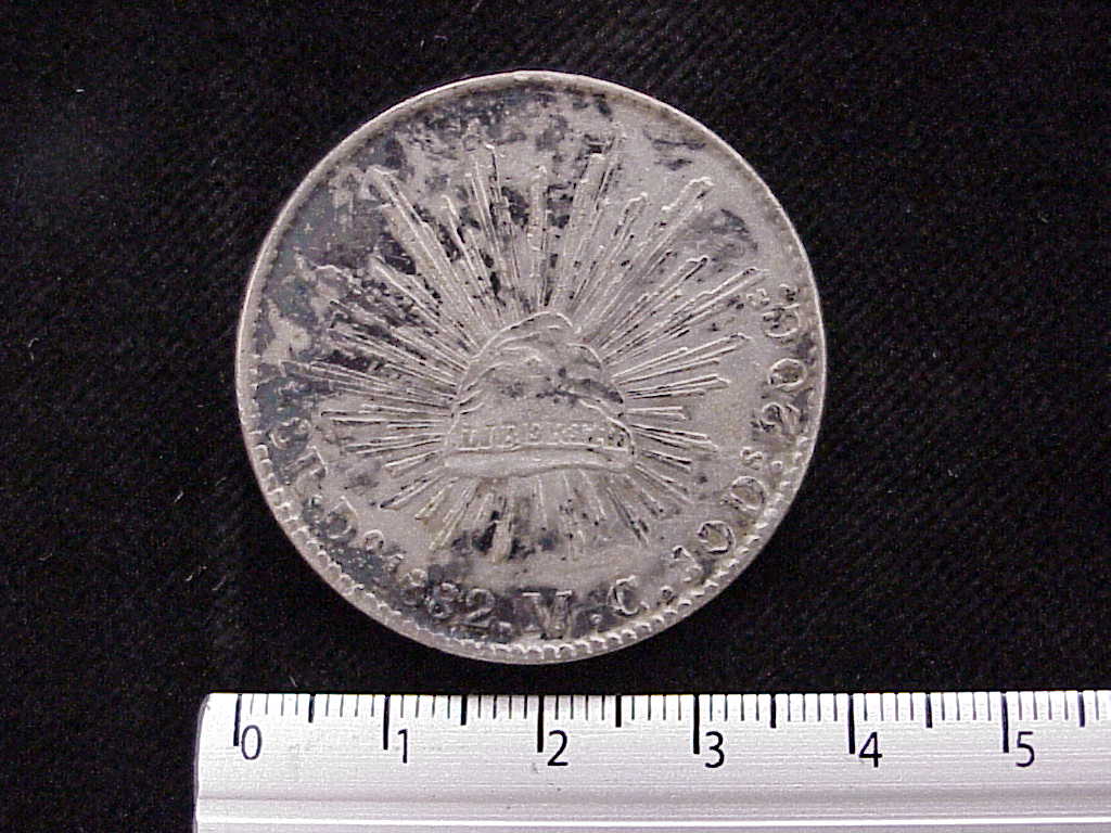 8 Plata 1883 . Inventario Banxico 7002 (anverso)