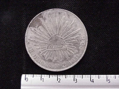 8 Plata 1886 . Inventario Banxico 7014 (anverso)