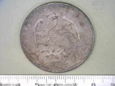 8 Plata 1890 . Inventario Banxico 7029 (anverso)