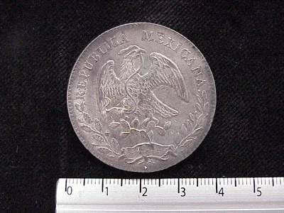 8 Plata 1877 . Inventario Banxico 7459 (anverso)