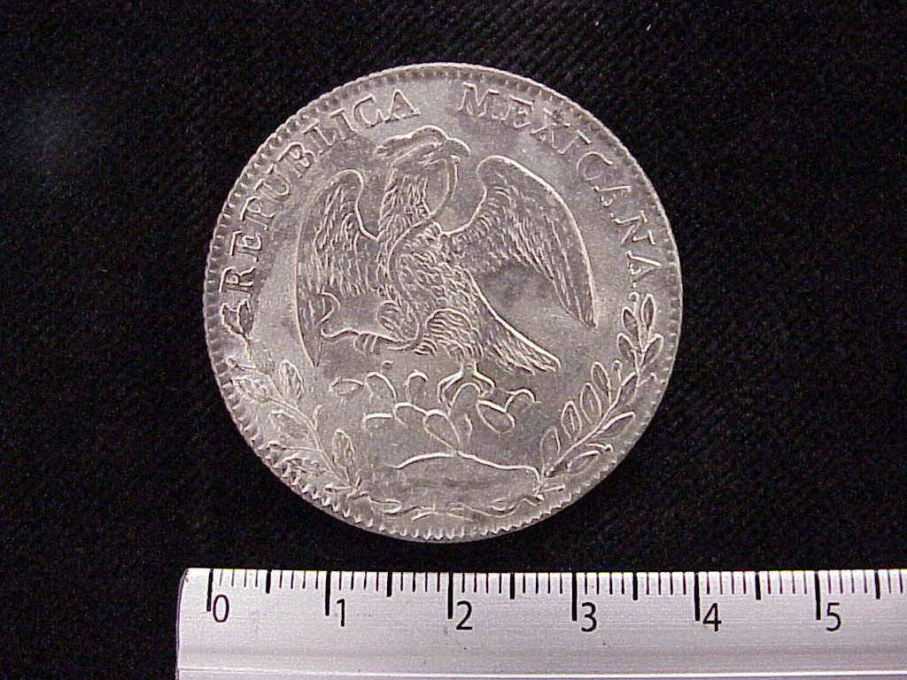 8 Plata 1877 . Inventario Banxico 8216 (anverso)