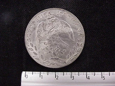 8 Plata 1883 . Inventario Banxico 8239 (anverso)