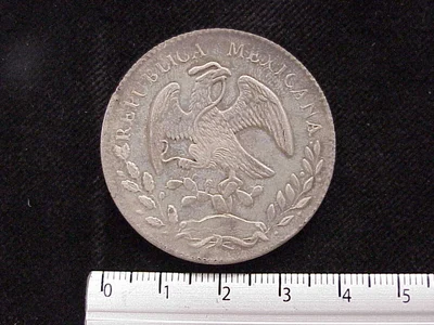 8 Plata 1882 . Inventario Banxico 9200 (anverso)