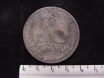 8 Plata 1877 . Inventario Banxico 9420 (anverso)