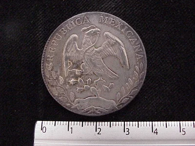 8 Plata 1884 . Inventario Banxico 9444 (anverso)